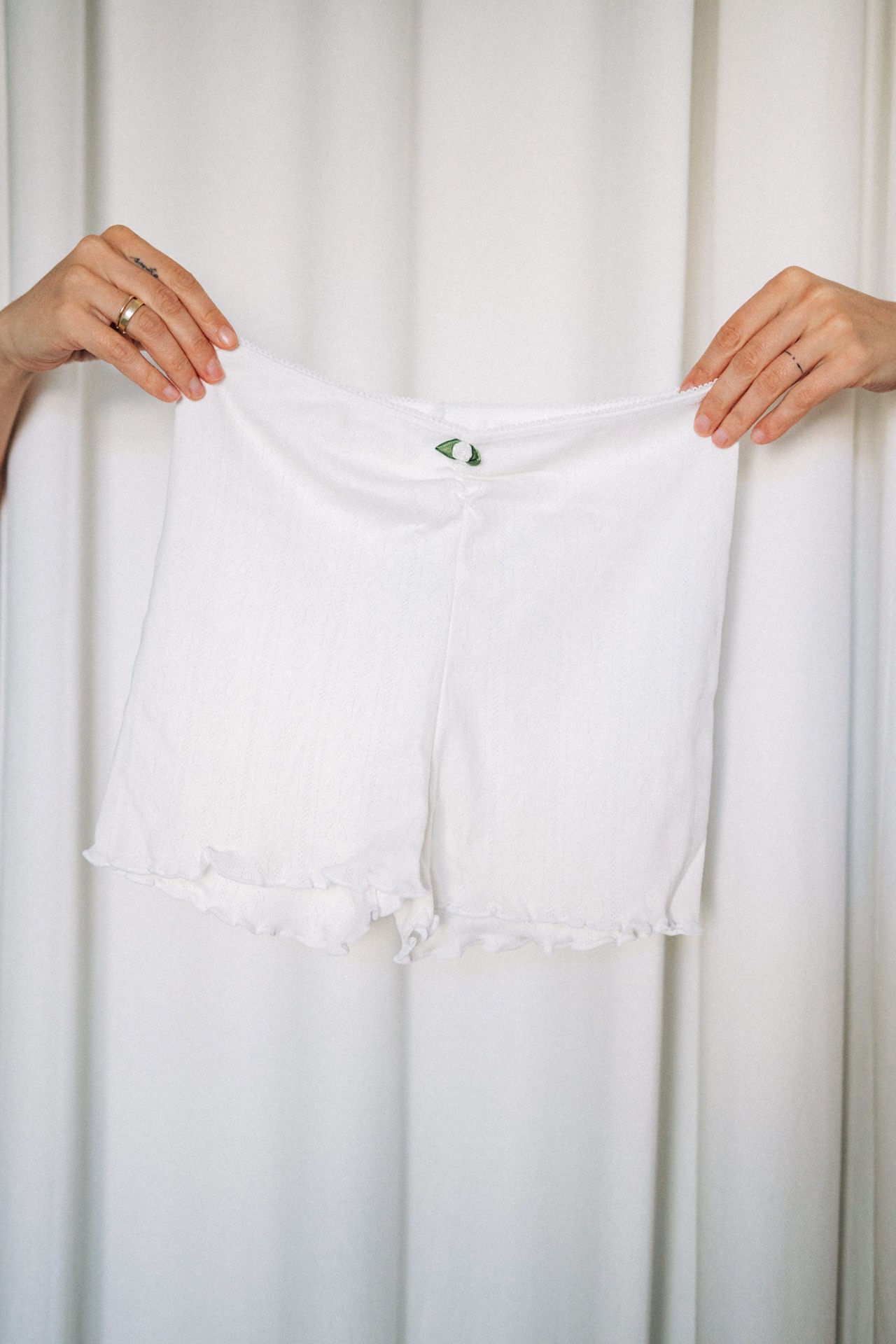 Tricirculo - SOUCI SHORTS // white