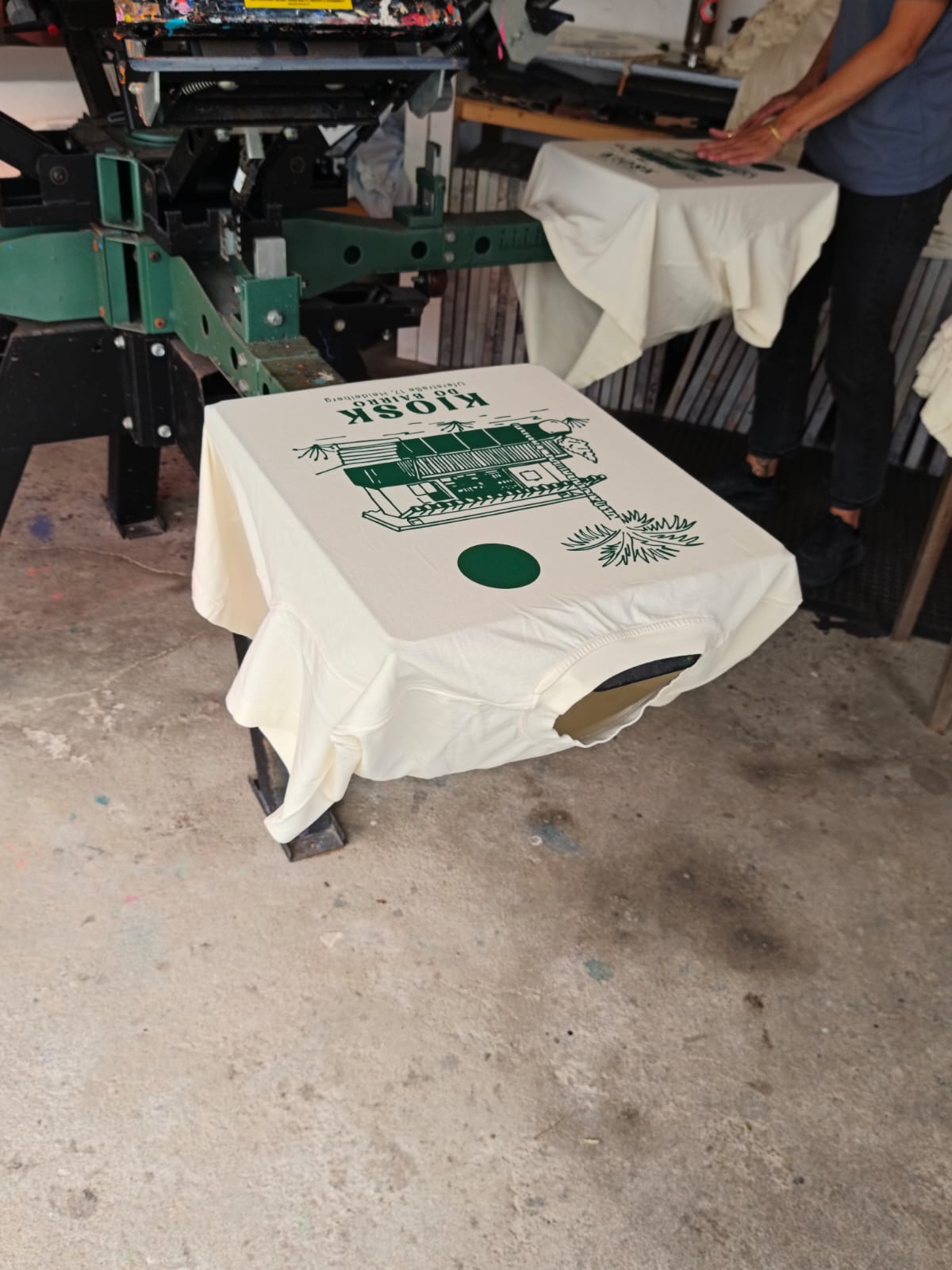 Kiosk do Bairro - T-Shirt mit Print
