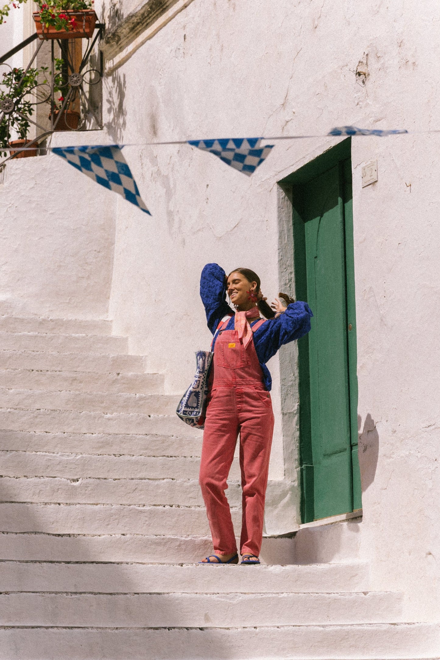 Favorite People Damen Latzhose "Cherry Tomato" aus Baumwolle – Nachhaltig, Made in Portugal