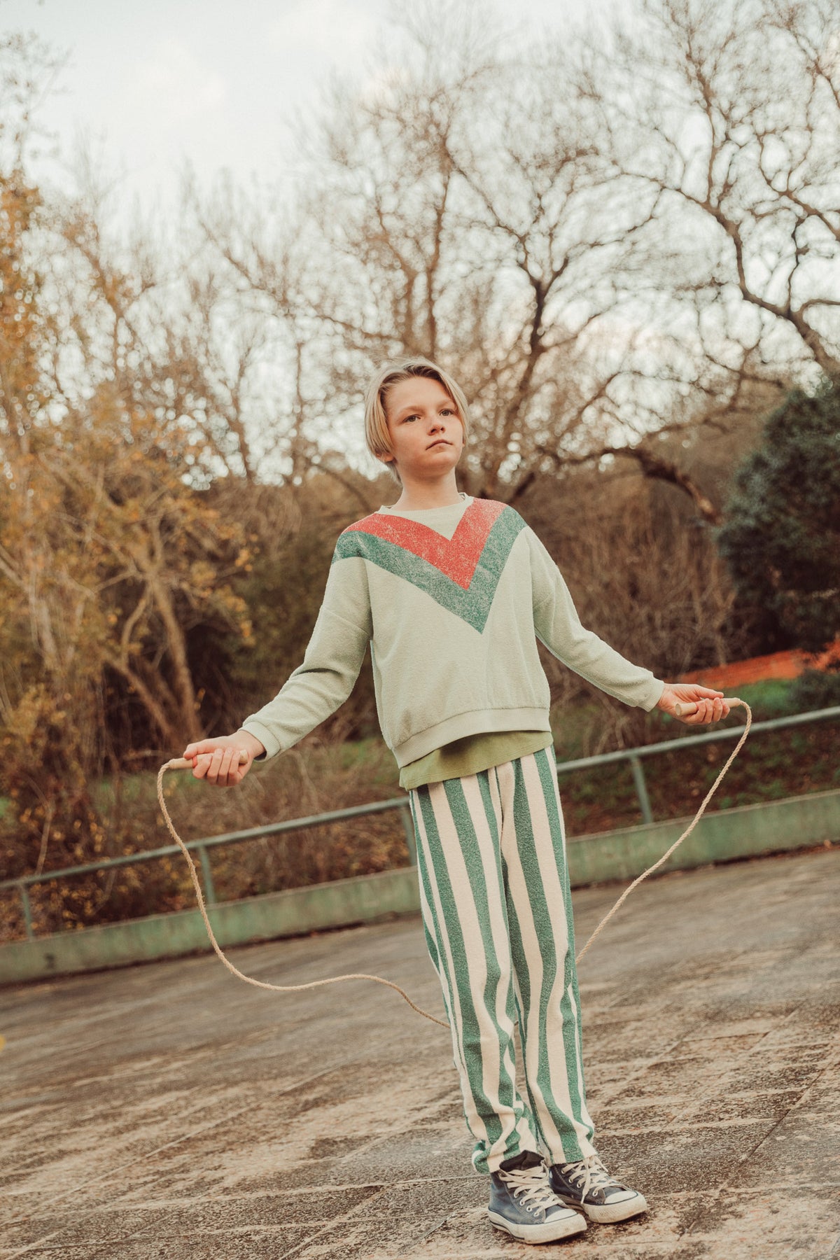 Piupiuchick AW26 - Kinder Joggin Hose Weiß - 100% Bio-Baumwolle - Grün Gestreift