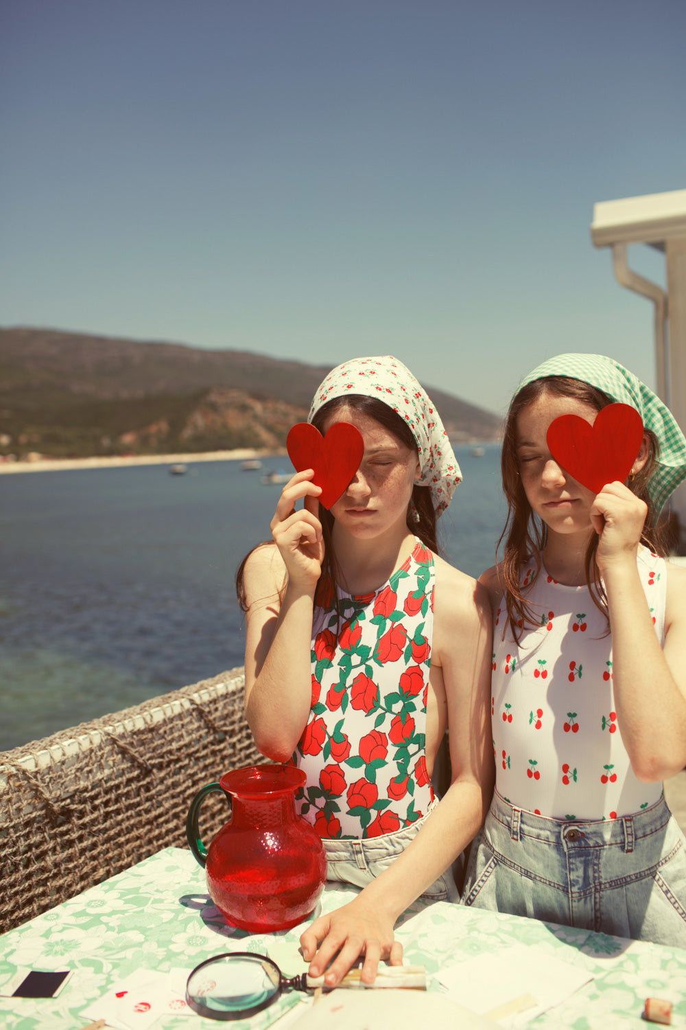 Piupiuchick SS26 - Kinder Badeanzug mit Schleife - Weiß mit roten Rosen